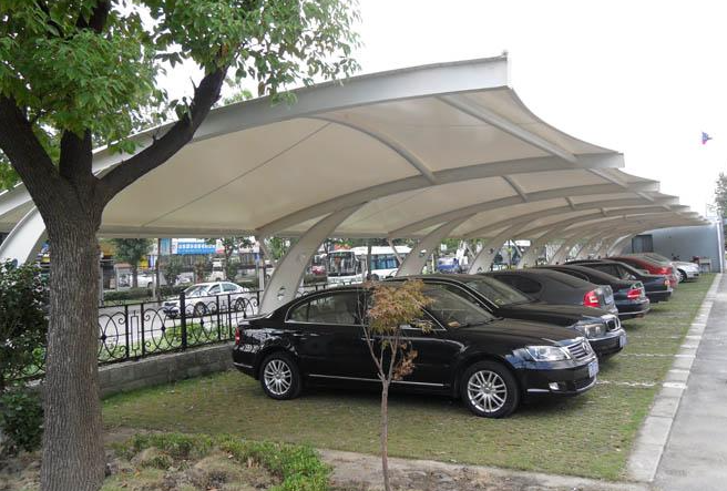 膜結(jié)構(gòu)車棚有哪些特點(diǎn)？